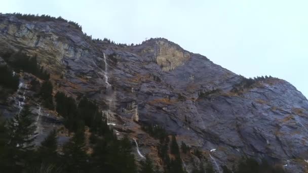 Kleine Wasserfälle Auf Den Bergen Der Schweizer Alpen Luftaufnahmen — Stockvideo