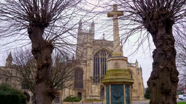 Famous Gloucester Cathedral in England - GLOUCESTER, ENGLAND - JANUARY 1, 2019 — 图库视频影像