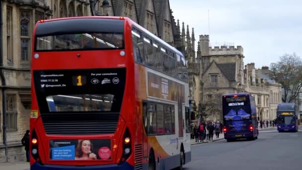 Public transport in Oxford - OXFORD, ENGLAND - JANUARY 3, 2020 — 图库视频影像