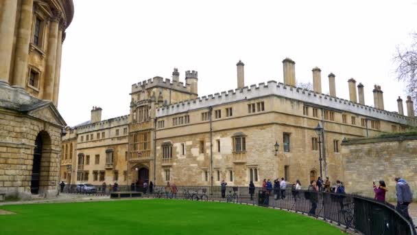 Cityscapes of Oxford in England - OXFORD, ENGLAND - JANUARY 3, 2020 — Stockvideo