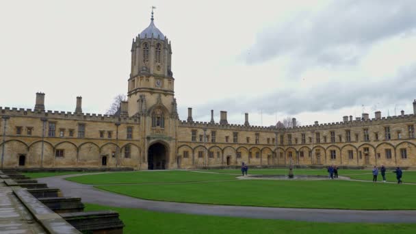 Christ Church Cathedral en Oxford University in Oxford England - Oxford, Engeland - 3 januari 2020 — Stockvideo