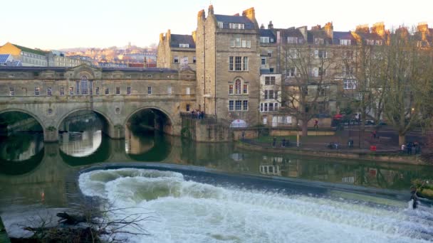 Ponte Pulteney em Bath England - BANHO, INGLÊS - 30 DE DEZEMBRO DE 2019 — Vídeo de Stock