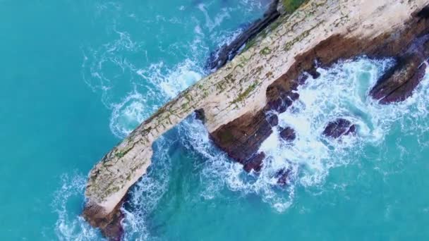 Amazing Durdle Door at the Jurassic Coast of England - view from above — ストック動画