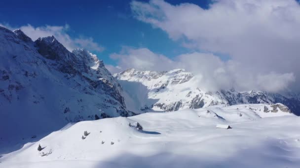 Die Schweizer Alpen Winter Flug Über Wunderschöne Schneeberge Luftaufnahmen — Stockvideo