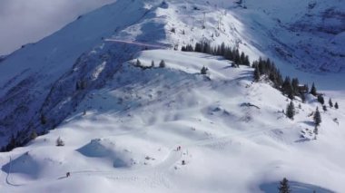 İsviçre 'de popüler kış sporları sahası - Engelberg - Titlis