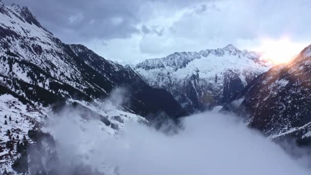 Wunderschöne Verschneite Winterlandschaft Den Alpen Luftaufnahme Luftaufnahmen — Stockvideo