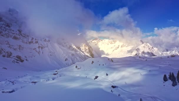 Underbart Snöigt Vinterlandskap Alperna Flygfoto Flygbilder — Stockvideo