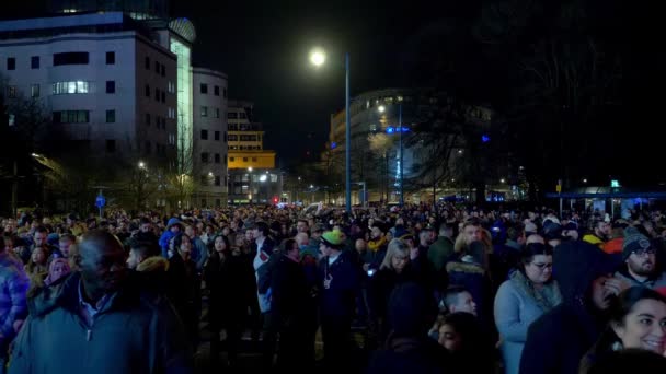 New Years Eve fireworks in Cardiff Wales - CARDIFF, WALES - DECEMBER 31, 2019 — Stock Video