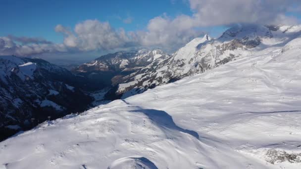 Los Alpes Suizos Invierno Vuelo Sobre Maravillosas Montañas Nieve Imágenes — Vídeos de Stock