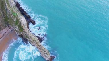 İngiltere 'nin Jurassic sahilindeki Durdle Kapısı - hava görüntüleri