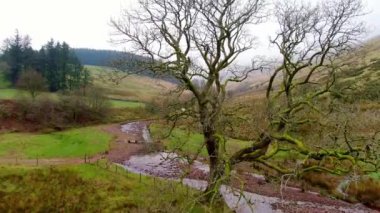 Galler 'deki Brecon Beacons Ulusal Parkı' nda havadan çekilmiş inanılmaz bir görüntü.