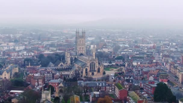 イギリスのグロスター市とグロスター大聖堂の上空からの眺め — ストック動画