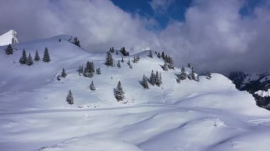 İsviçre 'de popüler kış sporları sahası - Engelberg - Titlis  