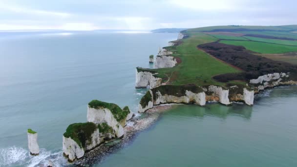 Πτήση Γύρω Από Old Harry Rocks Στην Αγγλία Εναέρια Άποψη — Αρχείο Βίντεο