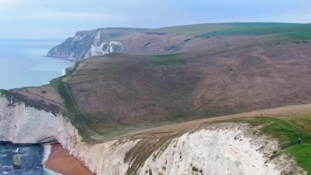 Durdle Door Στην Ακτή Jurassic Στην Αγγλία Εναέρια Πλάνα — Αρχείο Βίντεο