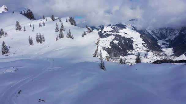 Volo Sulle Montagne Innevate Inverno Meravigliose Alpi Svizzere Riprese Aeree — Video Stock