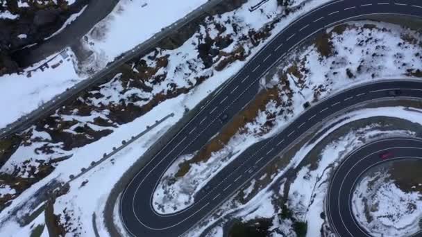 Sviçre Alplerindeki Geçitlerin Yolları Bükülüyor Hava Aracı Manzaralı — Stok video