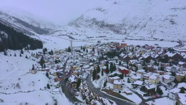 Πτήση Πάνω Από Διάσημο Χωριό Andermatt Στην Ελβετία Χειμώνα Εναέρια — Αρχείο Βίντεο
