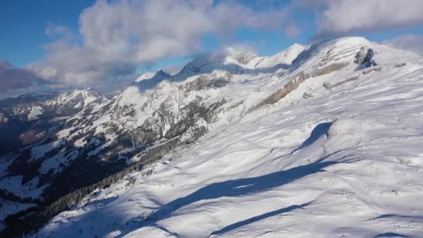 Zwitserse Alpen Winter Vlucht Prachtige Sneeuwbergen Luchtfoto — Stockvideo