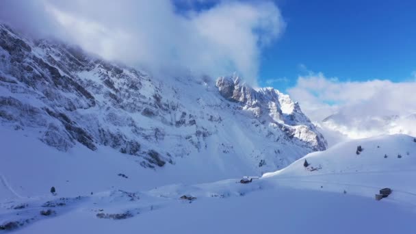 Švýcarské Alpy Zimě Let Přes Nádherné Sněhové Hory Letecké Záběry — Stock video