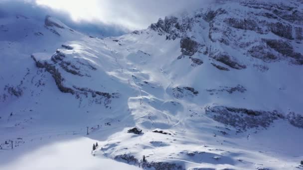 Berömt Skidområde Schweiziska Alperna Som Heter Titlis Engelberg Schweiz Flygbilder — Stockvideo