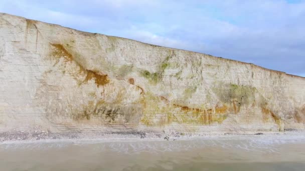 イギリス沿岸の白い崖 航空写真 — ストック動画