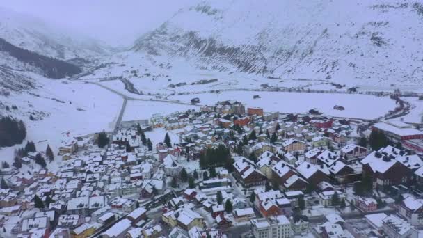 Wunderschöne Verschneite Winterlandschaft Den Alpen Luftaufnahme Luftaufnahmen — Stockvideo