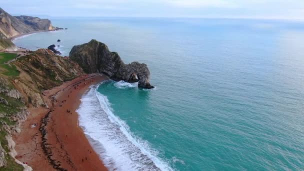 Amazing Durdle Door Jurassic Coast England Pohled Shora Letecké Záběry — Stock video