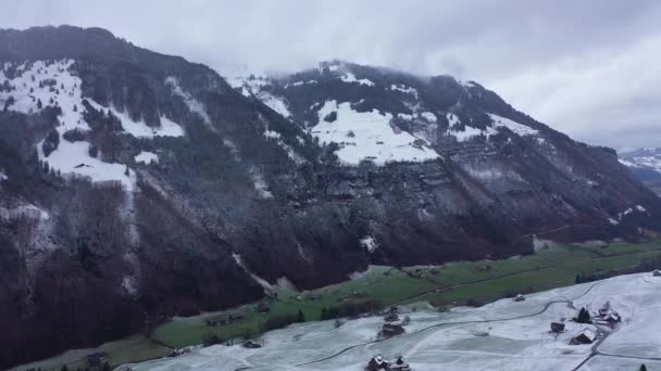 Volo Sulle Montagne Innevate Inverno Meravigliose Alpi Svizzere Riprese Aeree — Video Stock