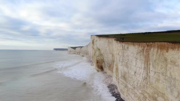 Ehrfürchtige Weiße Klippen Von England Luftaufnahmen — Stockvideo