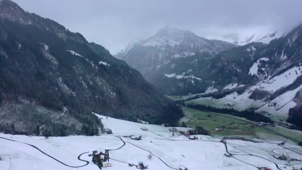 Hermoso Valle Engelberg Suiza Invierno Vuelo Aéreo Con Drones Imágenes — Vídeo de stock