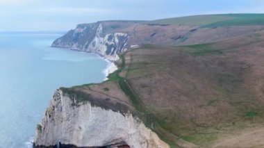 İngiltere 'nin Jurassic sahilindeki Durdle Kapısı - hava görüntüleri
