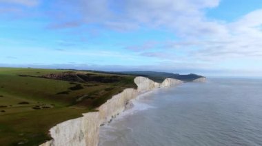 İngiliz sahilindeki beyaz kayalıklar - hava görüntüsü