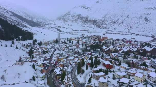 Flug Über Das Berühmte Dorf Andermatt Der Schweiz Winter Luftaufnahmen — Stockvideo