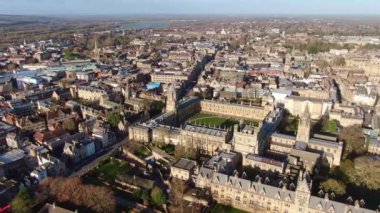 Oxford 'daki Christ Church Üniversitesi - gökyüzü görüntüsü