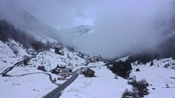 Wunderschöne Verschneite Winterlandschaft Den Alpen Luftaufnahme Luftaufnahmen — Stockvideo