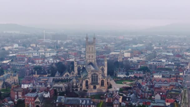 英国格洛斯特市和格洛斯特主教座堂的空中景观 — 图库视频影像