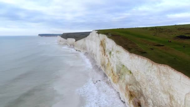 Witte Kliffen Aan Engelse Kust Luchtfoto — Stockvideo
