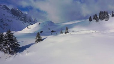 İsviçre 'de popüler kış sporları sahası - Engelberg - Titlis - Havadan Görüntü - Hava Fotoğrafçılığı