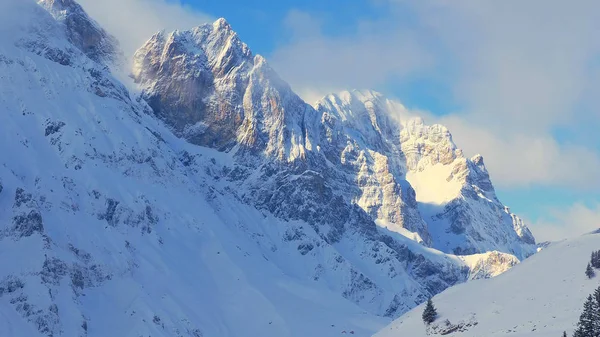 Nádherná Zasněžená Zimní Krajina Alpách Letecký Pohled Cestovní Fotografie — Stock fotografie
