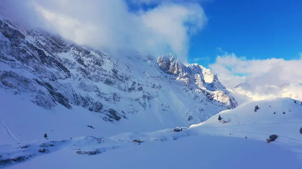 Vuelo Sobre Montañas Nevadas Los Alpes Suizos Día Invierno Fotografía — Foto de Stock