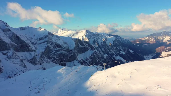 Wyciągi Holownicze Terenie Narciarskim Alpach Szwajcarskich Podróże — Zdjęcie stockowe