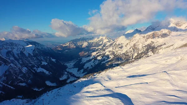 スイスの人気ウィンタースポーツエリア Engelberg Titlis 航空写真 — ストック写真