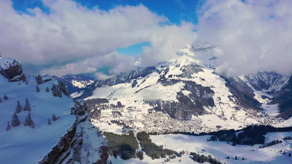 Vol Dessus Une Montagne Enneigée Hiver Magnifiques Alpes Suisses Photographie — Photo