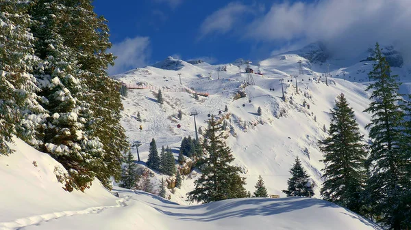 Paysages Typiques Neige Dans Les Alpes Par Une Journée Ensoleillée — Photo