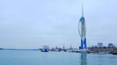 Spinnaker Kulesi ile Portsmouth Limanı İngiltere