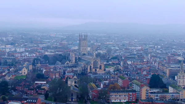 Cidade de Gloucester e Catedral de Gloucester na Inglaterra - vista aérea — Fotografia de Stock