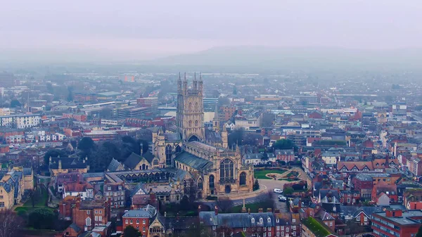 Letecký pohled na město Gloucester a Gloucester katedrála v Anglii — Stock fotografie