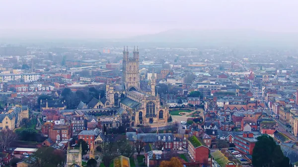 Vista aérea sobre a cidade de Gloucester e a Catedral de Gloucester, na Inglaterra — Fotografia de Stock