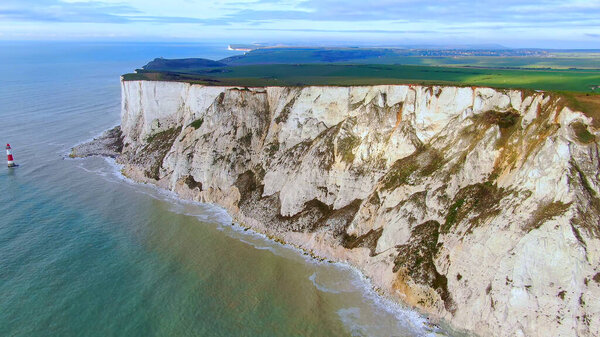 Полет над белыми скалами южного побережья Англии

